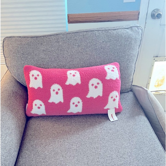 Cupcakes and Cashmere viral pink ghost 👻 pillow - Picture 4 of 5